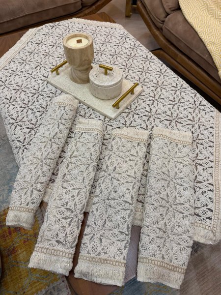 شرشف طاولة مربع مع 4 سكملات سنارة مقصب 5 قطع