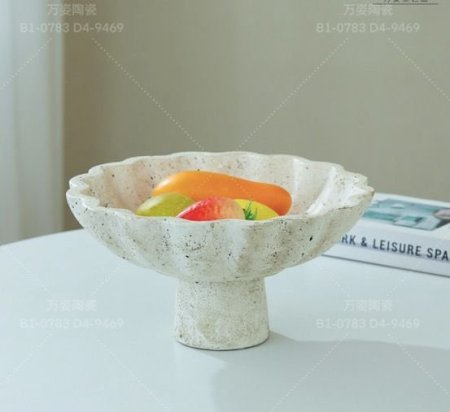 مضيفة تقديم اسمينت